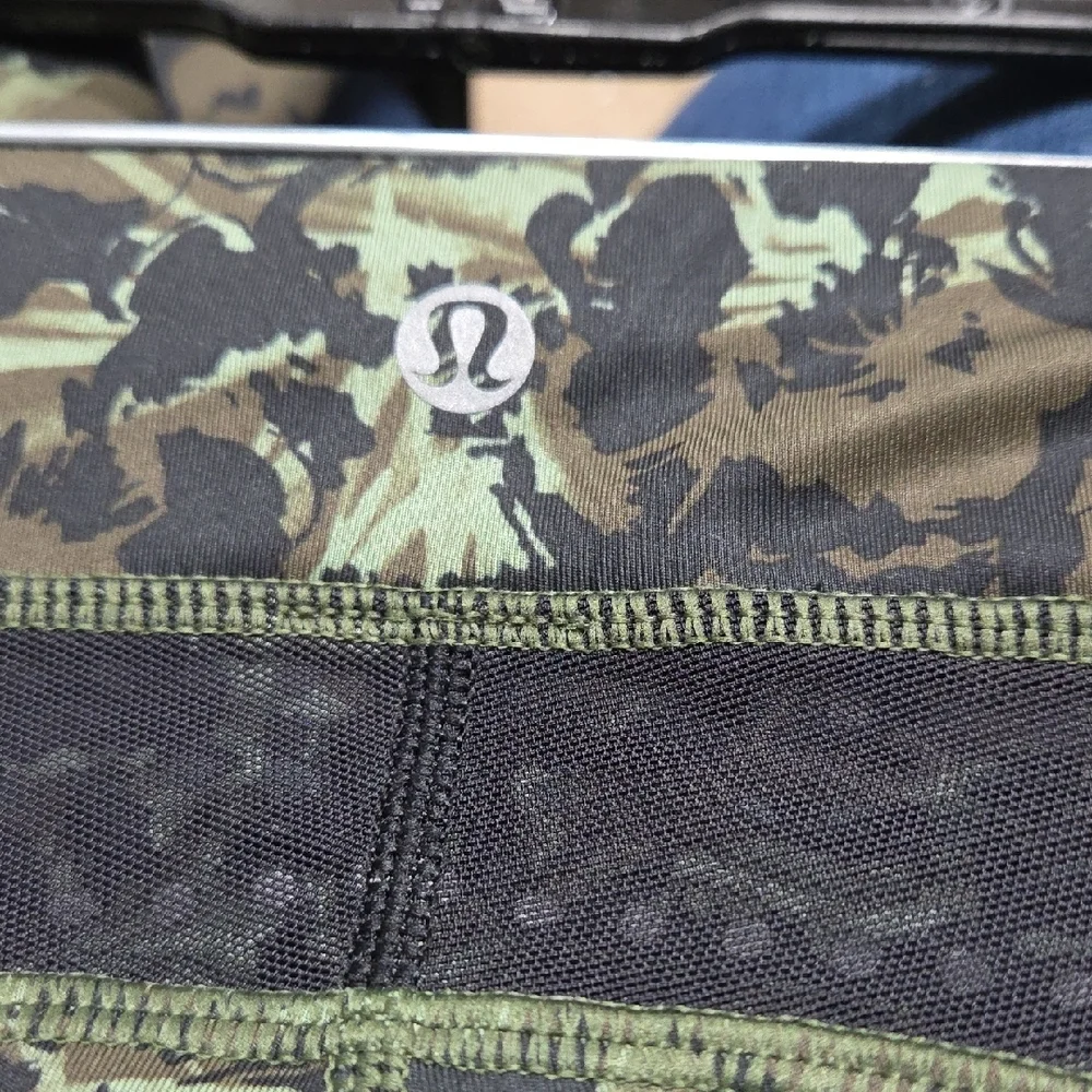 lululemon athletica Stop At Nothing Green Camo Crop Leggings sz 4